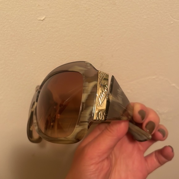 Seasonless Gucci Sunglasses that look like bone - EUC - Picture 4 of 9
